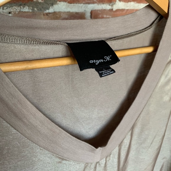 Aryn K dolman silky L top v neck loose flowy - Picture 3 of 7